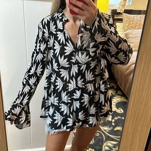 Ann Taylor Floral Pleated Bell Sleeve Semi-Sheer Swing Babydoll Blouse Small NWT